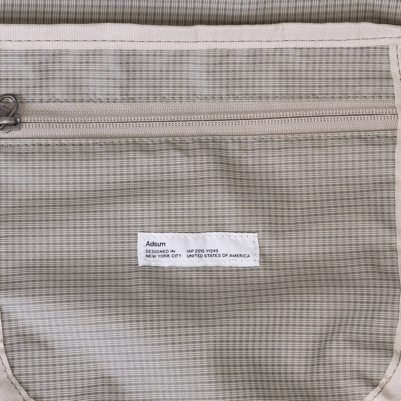 XL ZIP NYLON TOTE BAG - GREY