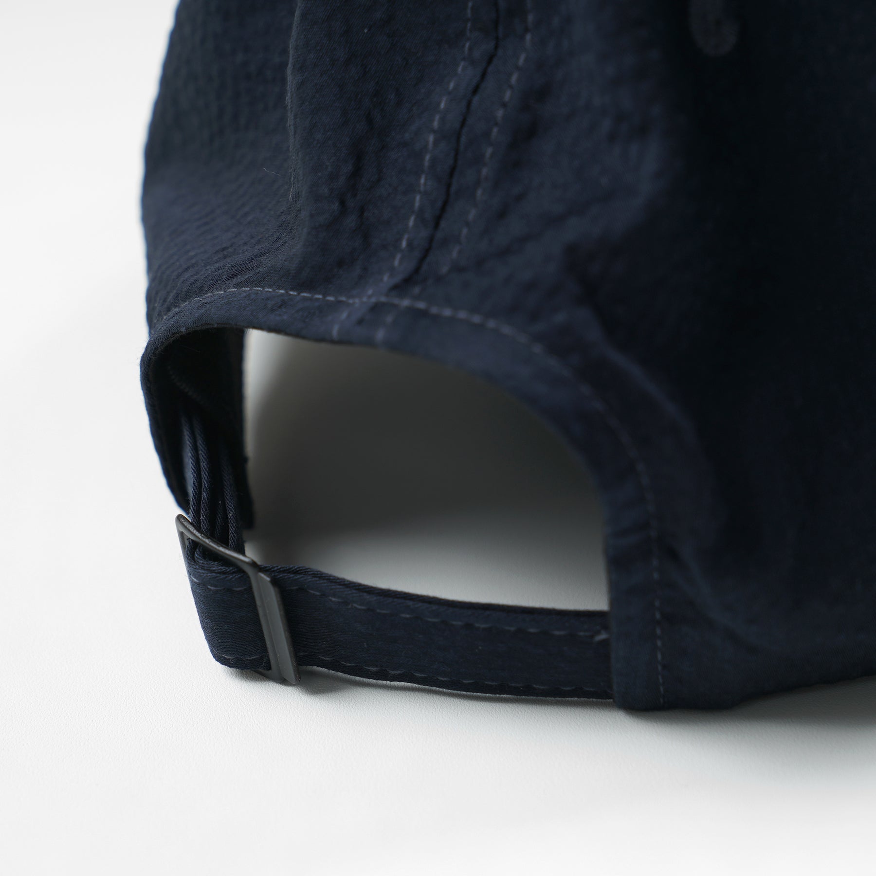 SEERSUCKER FEATHER CAP - NAVY